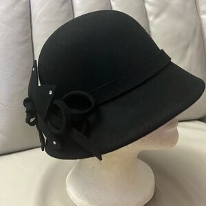 Black bucket hat